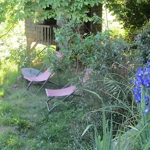 Couette-café La Colline Bleue, Banne