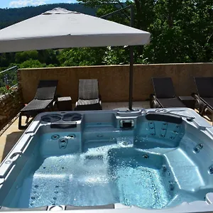 https://le-colombier-moustiers-sainte-marie.fr-provencehotel.com