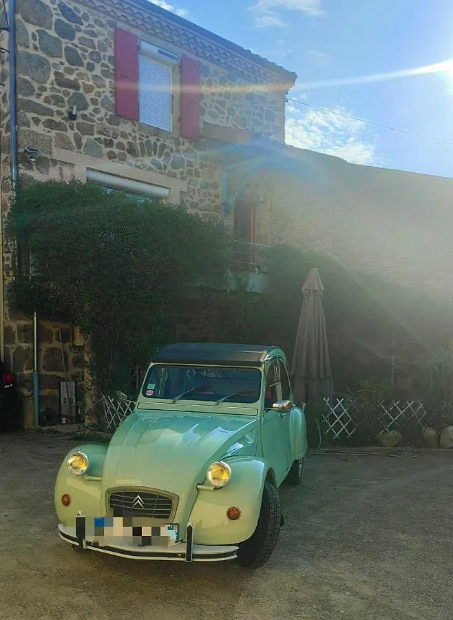 Les Reves D'Eglantine Et D'Augusta Chambres Et Gites Saint-Cyr  Bed & Breakfast